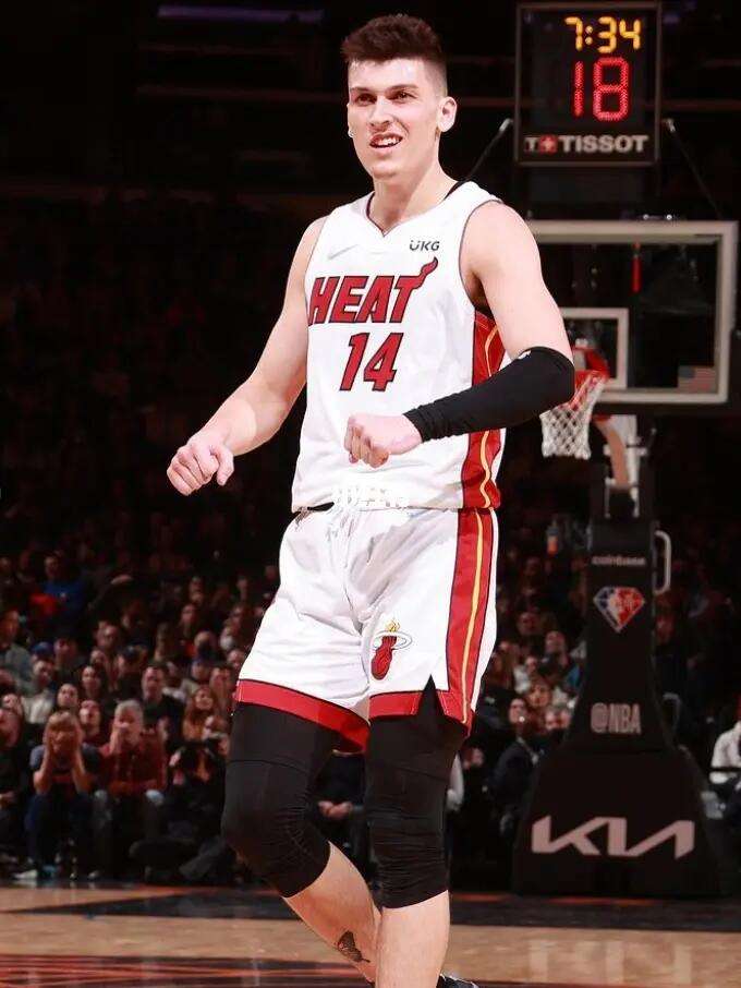 的前锋都难 的前锋都难